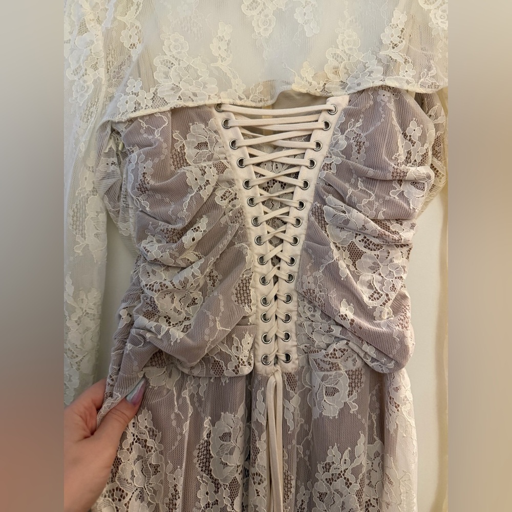 House of CB ‘Artemis’ lace dress - Picture 4 of 6